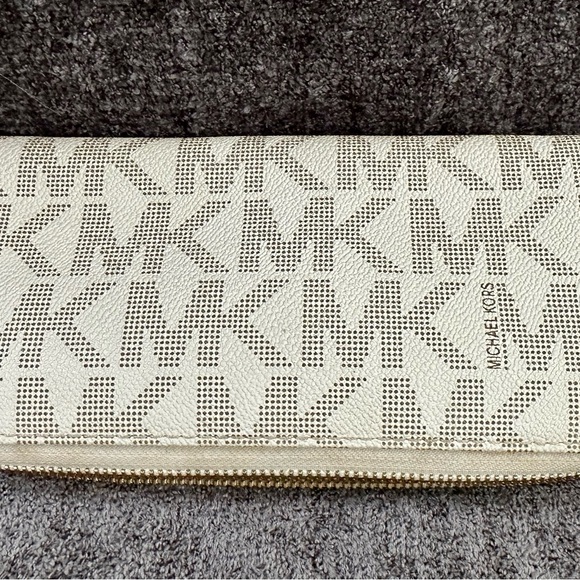 MICHAEL KORS LG CHAIN SHOULDER TOTE VANILLA with wallet - Picture 9 of 10